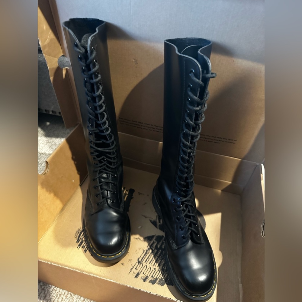 Dr. Martens 9663 20 Eye Knee High Boots